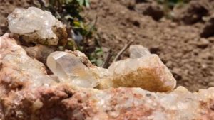 Arcos: 8 garimpeiros são presos após mineração ilegal de quartzo