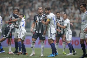 Galo e Raposa come&ccedil;am a decidir o t&iacute;tulo. Atl&eacute;tico x Cruzeiro. A Minas FM transmite ao vivo.