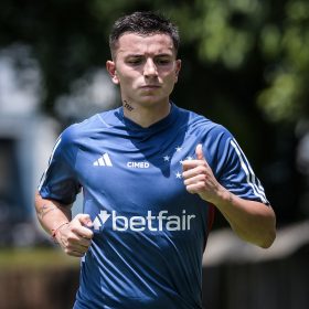 Cruzeiro anuncia Álvaro Barreal