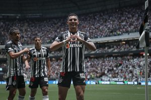 O garoto de Divin&oacute;polis, Cadu, renova com o Galo.