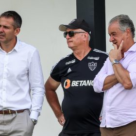 Como foi a contratação de Palacios pelo Galo.