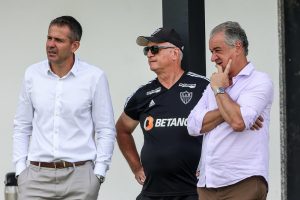 Como foi a contrata&ccedil;&atilde;o de Palacios pelo Galo.
