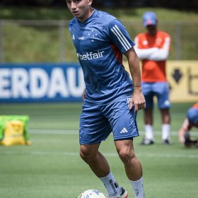 Barreal já pode estrear pela Raposa.