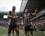 Com gol 100 de Hulk, Galo caminha para a final.
