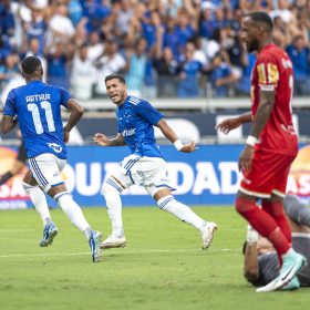 Cruzeiro joga bem e volta &agrave; final do Mineiro.