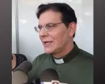 Acompanhe a entrevista com Padre Reginaldo Manzotti