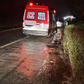 Carmo do Cajuru: Motociclista fica ferida em acidente com carro