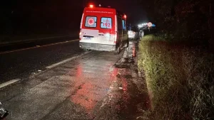 Carmo do Cajuru: Motociclista fica ferida em acidente com carro
