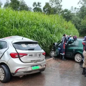 Motorista de Divinópolis morre em acidente entre carros na BR-354 em Córrego Danta