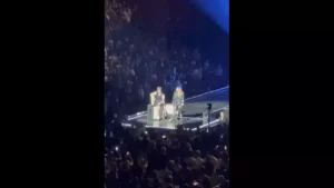 F&atilde; cadeirante de Madonna se manifesta ap&oacute;s cantora cometer gafe