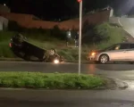 Carro capota em Itaúna