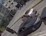 Itaúna: Carro atinge moto e motorista foge sem prestar socorro