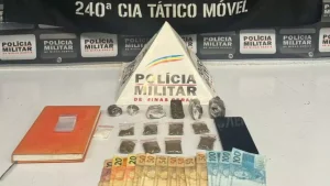 Homem &eacute; preso entregando drogas no bairro Belvedere II em Divin&oacute;polis