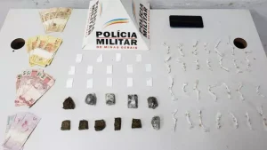 Nova Serrana: Homem é preso com papelotes de cocaína e mais de 80 pedras de crack