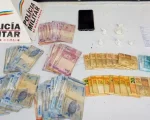 Homem é preso com drogas e mais de R$ 2 mil no Centro de Divinópolis