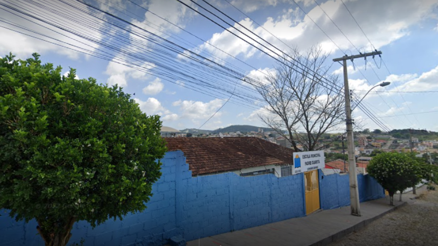 O Portal MPA recebeu reclamação de uma responsável a respeito da falta de assistente educacional em uma escola do bairro São Roque.
