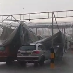 Uma chuva forte aconteceu na tarde desta sexta-feira (01) em Divinópolis. Leitores do Portal MPA enviaram vídeos comprovando a situação.