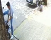 Uma tentativa de furto aconteceu no Centro de Divinópolis, na quarta-feira (28/2). Três homens teriam tentado furtar uma moto que estava estacionada na rua São Paulo, próximo ao 12h.