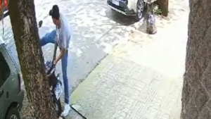 Uma tentativa de furto aconteceu no Centro de Divin&oacute;polis, na quarta-feira (28/2). Tr&ecirc;s homens teriam tentado furtar uma moto que estava estacionada na rua S&atilde;o Paulo, pr&oacute;ximo ao 12h.