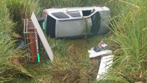 Carro cai em buraco e deixa uma pessoa ferida em Formiga