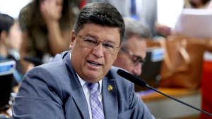 O projeto do senador Carlos Viana (Podemos-MG), que permite aos professores da educação básica pública utilizarem os veículos de transporte escolar dos estados, municípios e do Distrito Federal, já está na Casa Civil aguardando a sanção do presidente da República, para que se torne Lei.