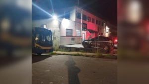 Idoso entra armado e ameça passageiros dentro de ônibus em Divinópolis