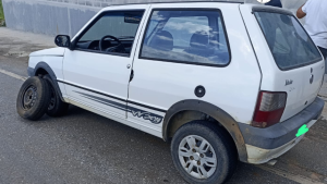 Homem &eacute; preso com carro adulterado em Divin&oacute;polis