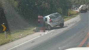 Duas pessoas são mortas após acidente entre carro e carreta em Pedra do Indaiá