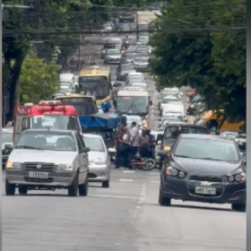 Acidente entre carro e moto deixa um homem ferido em Divinópolis