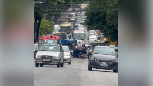 Acidente entre carro e moto deixa um homem ferido em Divinópolis