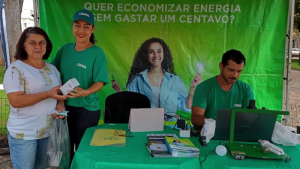 Cemig disponibiliza posto de troca de l&acirc;mpadas em Divin&oacute;polis