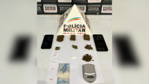 Pol&iacute;cia Militar apreende drogas no bairro S&atilde;o Miguel em Divin&oacute;polis