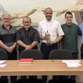 Padres que vão atuar na nova fase de beatificação de Padre Libério se preparam para entrar em ação