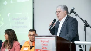 Autoridades prestigiam o lançamento do Minascon