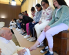 Quinta-feira Santa: Papa Francisco lava os pés de detentas em presídio