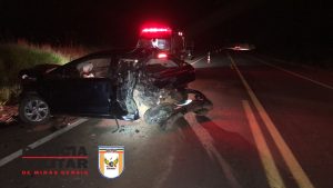 Engavetamento com 4 ve&iacute;culos deixa feridos na BR-494