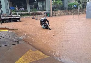 Chuva em BH: alagamentos causam interdição de vias; confira os vídeos