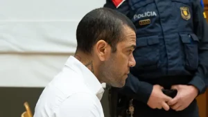 Daniel Alves n&atilde;o morreu na pris&atilde;o; fam&iacute;lia desmente boato