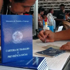 Ind&uacute;stria de alimentos realiza feira de empregabilidade em Divin&oacute;polis para contrata&ccedil;&atilde;o imediata