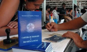 Divin&oacute;polis: confira as vagas de emprego para segunda (25); sal&aacute;rios de at&eacute; R$8 mil
