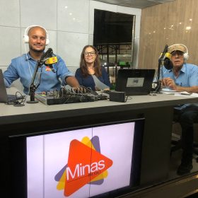 Est&uacute;dio M&oacute;vel da Minas FM ao vivo direto do Show do Almir Sater no Divin&oacute;polis Clube