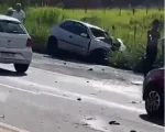 Homem morre após batida entre carro e carreta, em Sabará; veja as imagens