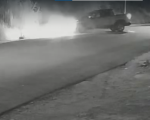 Divinópolis: Caminhonete bate em caixa de drenagem