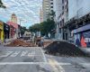 Obra da Copasa interdita rua São Paulo, no Centro de Divinópolis
