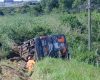 Tombamento de ônibus deixa seis pessoas feridas na BR 381 em Pouso Alegre