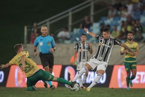 Galo quer colar nos l&iacute;deres e precisa vencer o Dourado. Cuiab&aacute; x Atl&eacute;tico. A Minas FM transmite.