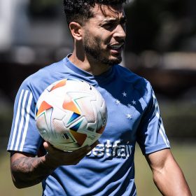 Bola diferente e altitude. Mais desafios para o Cruzeiro na Sul-Americana.
