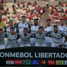 Depois do Penta, o foco volta para a Libertadores. Atl&eacute;tico x Rosario Central. A Minas FM transmite.
