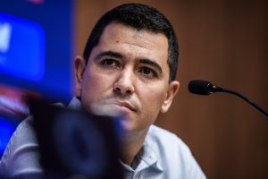 “Explicações” controversas do Cruzeiro sobre demissão de Larcamón
