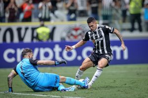 Paulinho quer brilhar de novo no Brasileirão.